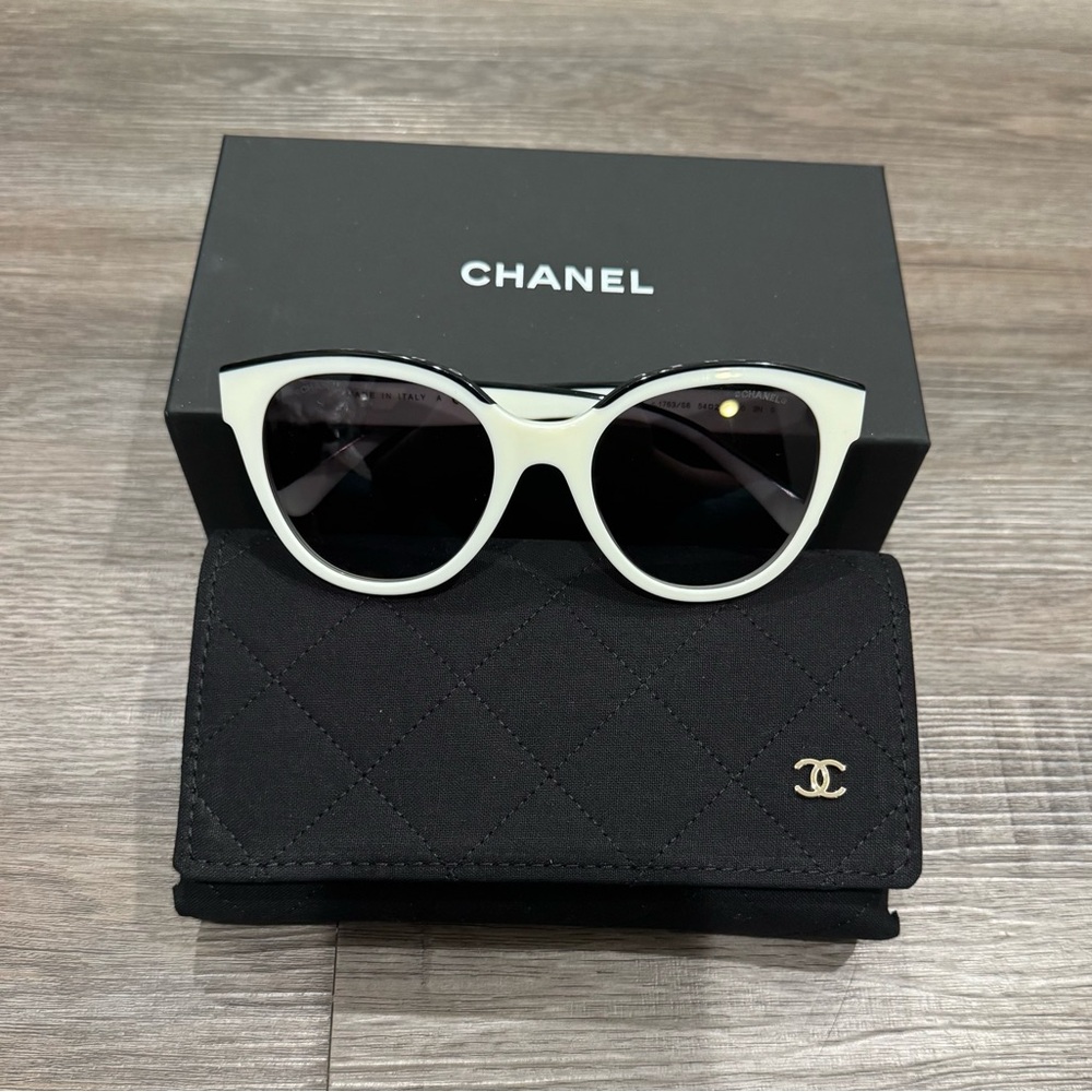 Chanel Butterfly CC Logo White and Black Sunglasses CH5414 - Picture 2 of 16